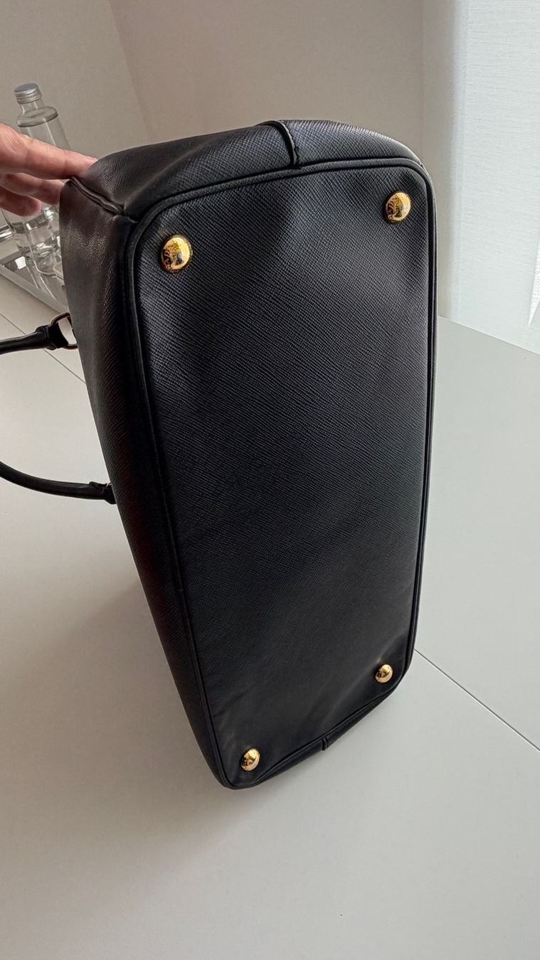 Prada Taschen für Damen: PRADA Handtasche Nero – Top Zustand – Gebraucht aus Zürich von MindWork66 7