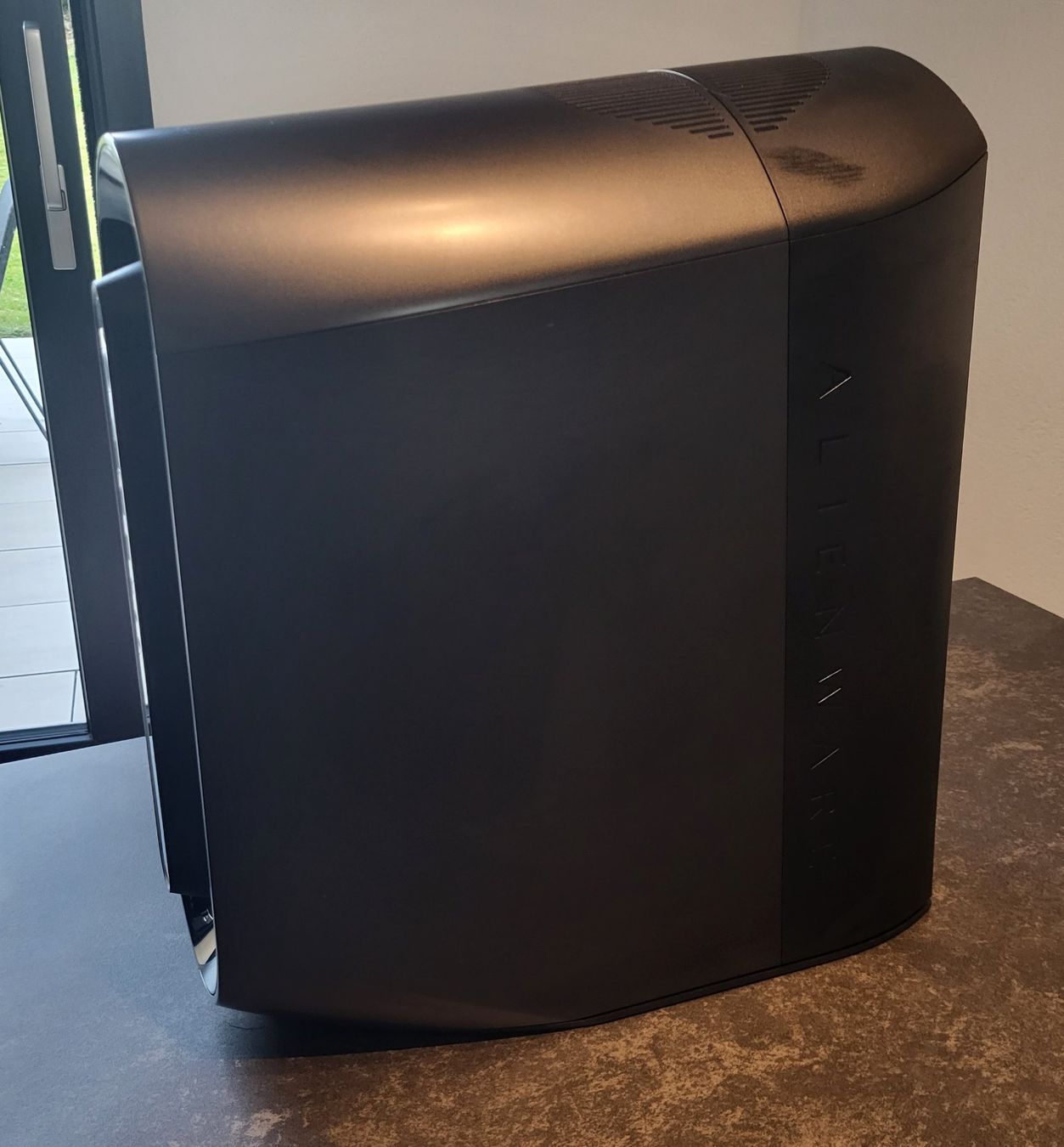 Alienware PCs: Alienware Aurora R9 RTX2080ti – Gebraucht aus Lully FR von  1