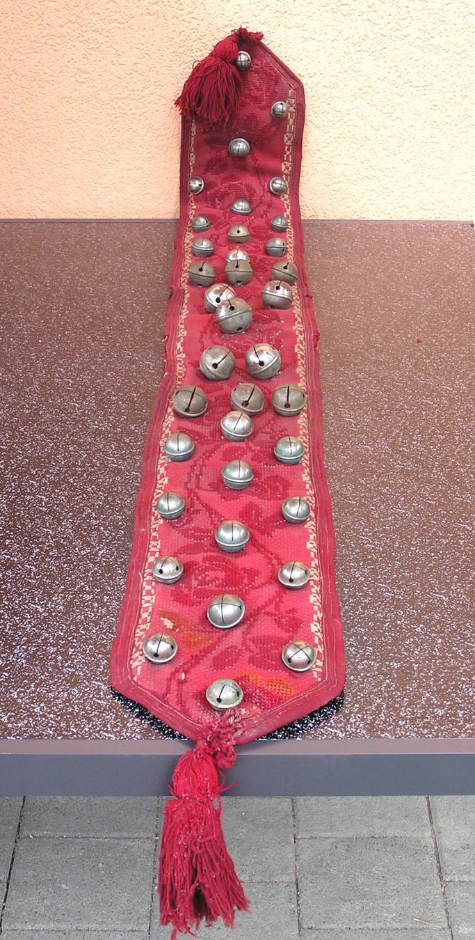 Glocken & Treicheln: ANTIKES PFERDEGERÖLL PFERDEGESCHELL – Gebraucht aus Grenchen von Antique-hunter