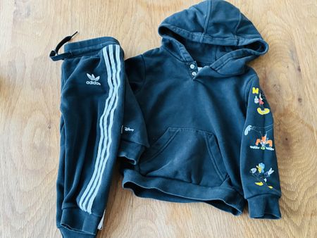 Adidas Disney Trainingsanzug schwarz Grösse 86 getragen