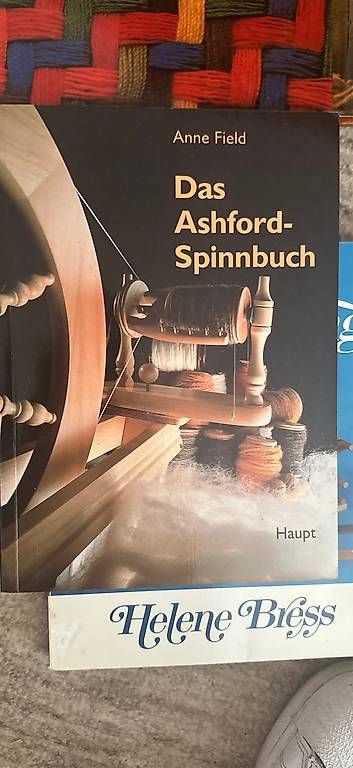 Bücher: Ashford Spinnbuch – Gebraucht aus Wetzikon ZH von s.ochsner