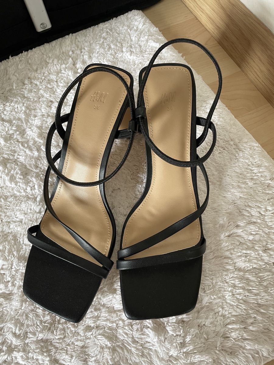 H&M Scarpe da donna: H&M Sandalen in Gr. 38 mit Blockabsatz – Nuovo (secondo la descrizione) da Sissach venduto da nelimas