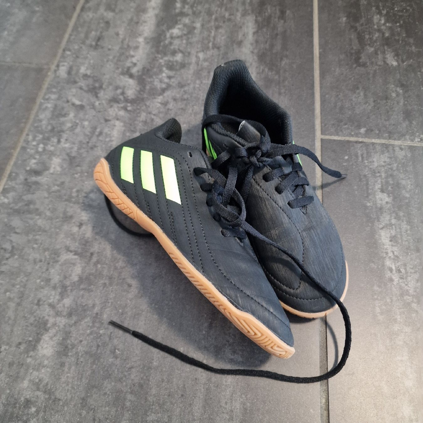 Scarpe da uomo: fusballschuh Indoor Grösse 32 – Usato da Nänikon venduto da Butterfly_123