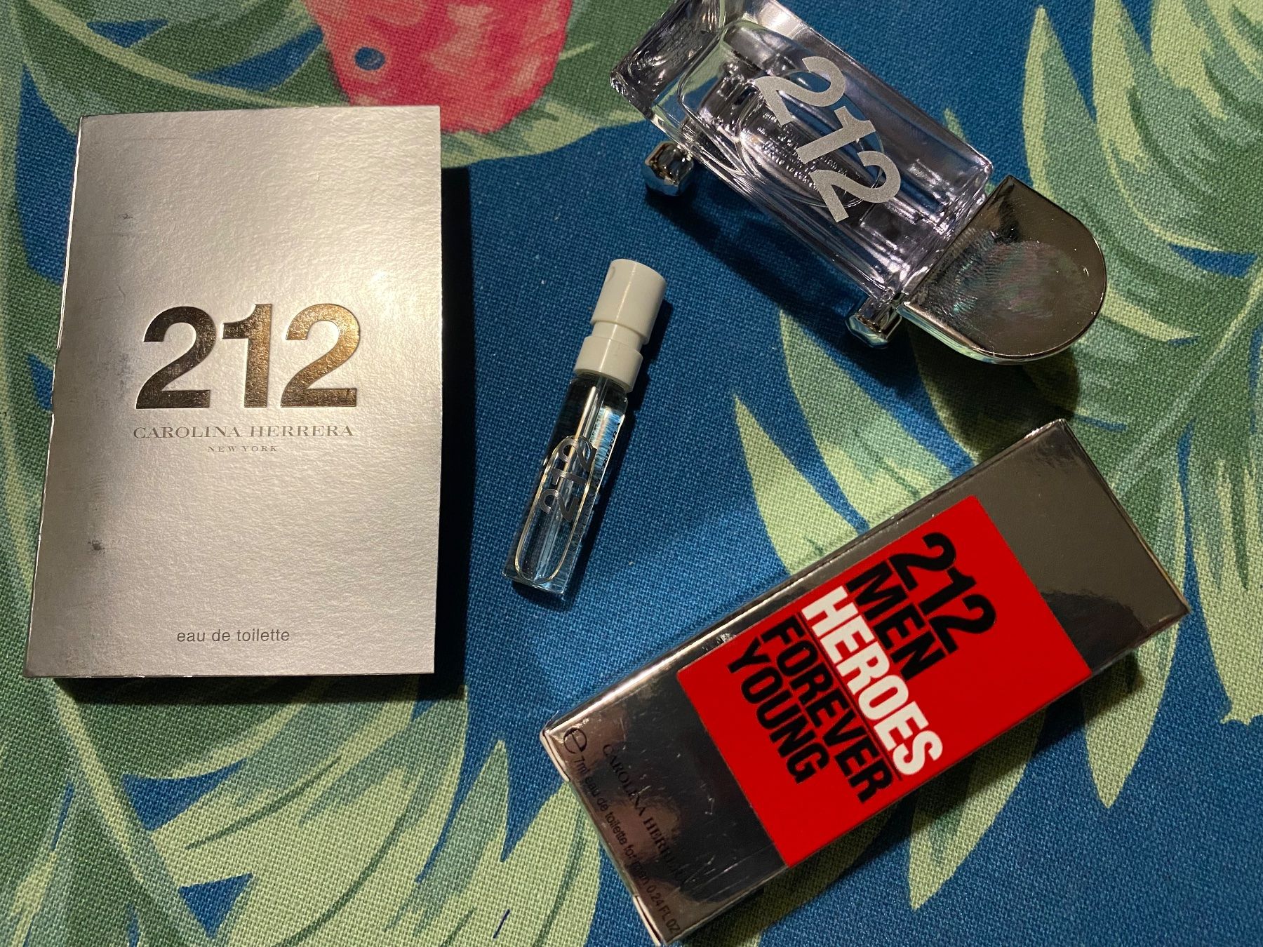 Carolina Herrera Profumi & Eau de Toilette: Miniatures Carolina Herrera – Nuovo e nell'imballaggio originale da Bouveret venduto da wes_7zll
