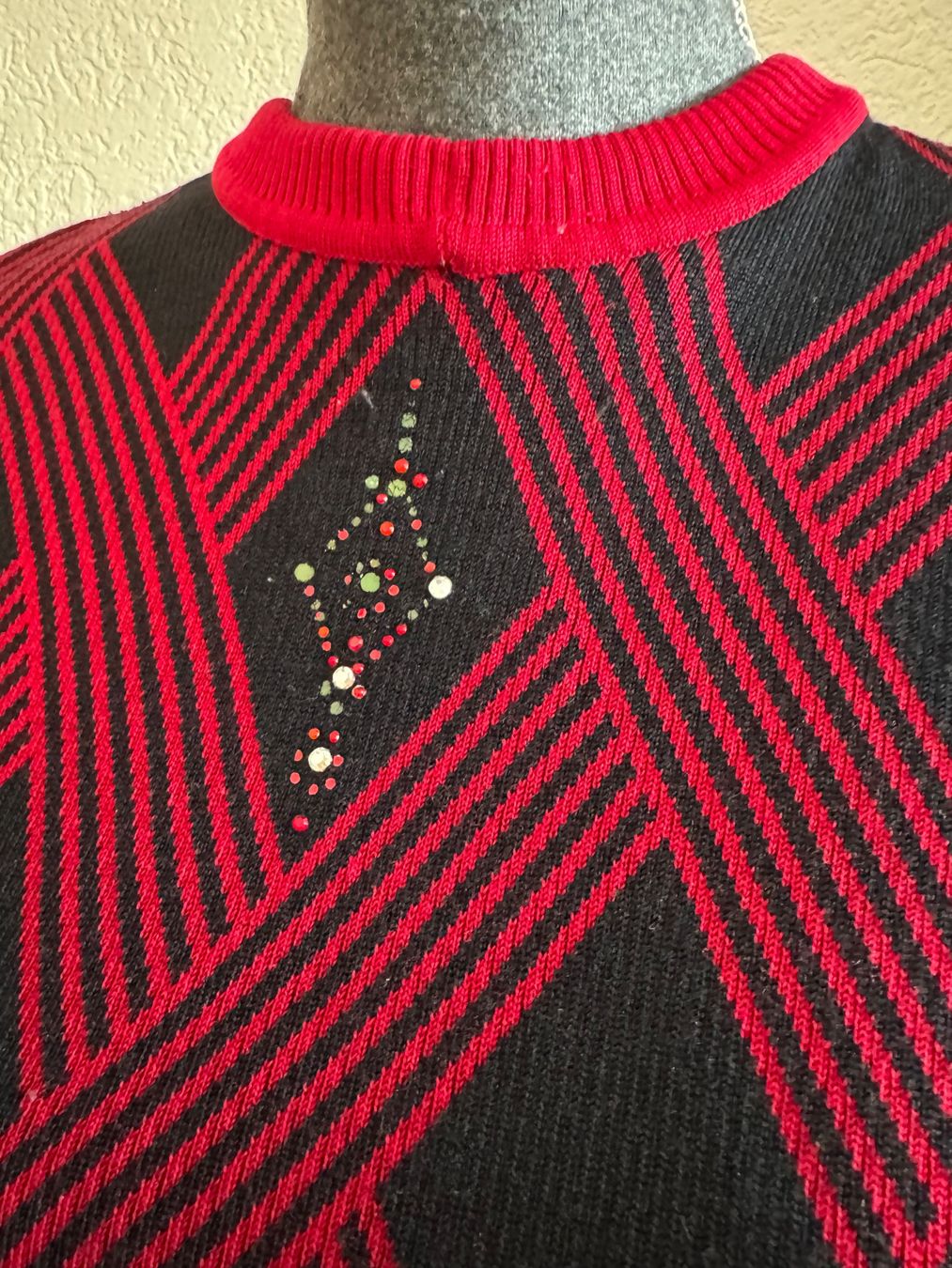 Maglioni & Felpe: Roter Vintage Strickpullover mit Muster Grösse S – Usato da Frenkendorf venduto da Style365 6