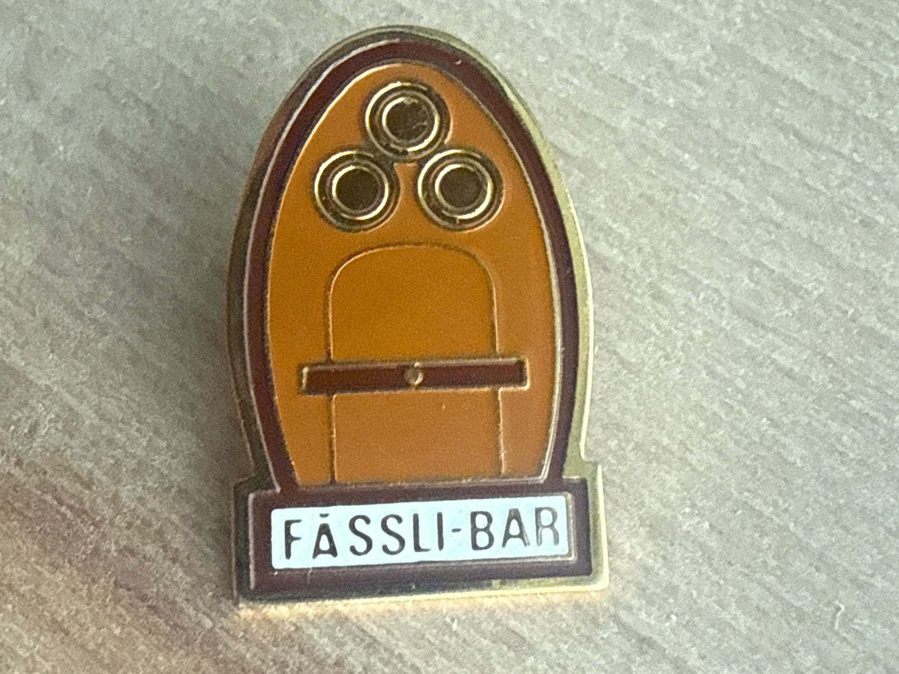 Placchette & Badge: Pin Fässli Bar – Usato da Glattbrugg venduto da Schweigmatt