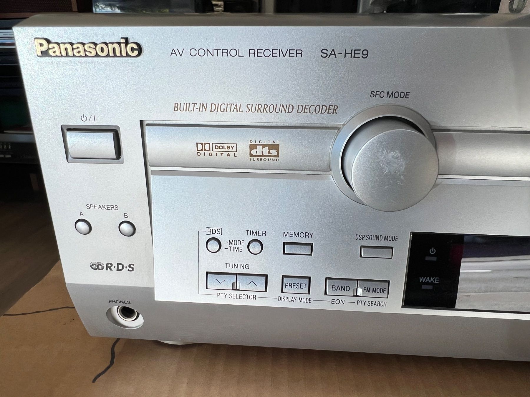 Panasonic Home Cinema: Panasonic AV Control Receiver SA-HE9 gebraucht silber – Usato da Gebenstorf venduto da Secondtronik 1