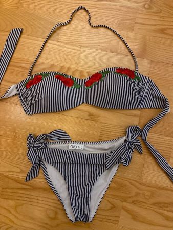 Bikini gestreift mit Rosen