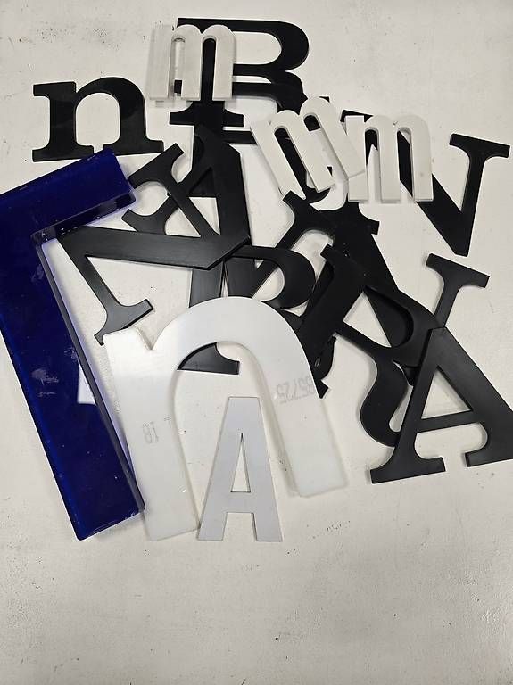 Alle Dekorationen: Lettres en plastic – Neu (gemäss Beschreibung) aus Genève von ew7_l9d5