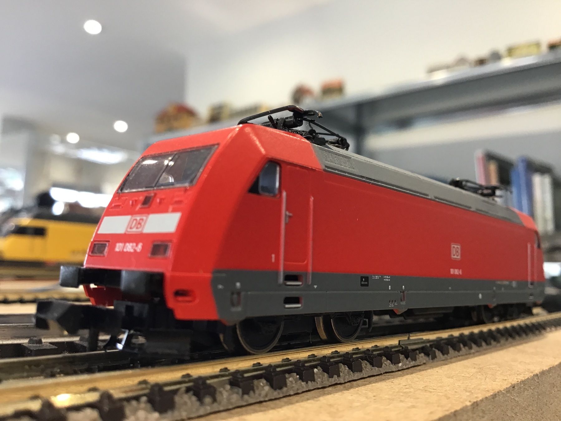 Roco Modellini di ferrovie: ROCO DB BR 101, SPUR N – Usato da Männedorf venduto da Modell-Spezialisten 2