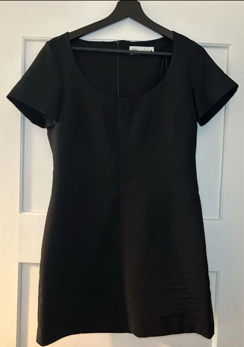 Zara Vestiti: Schwarzes Kleid kurz Zara – Usato da Stallikon venduto da shop100