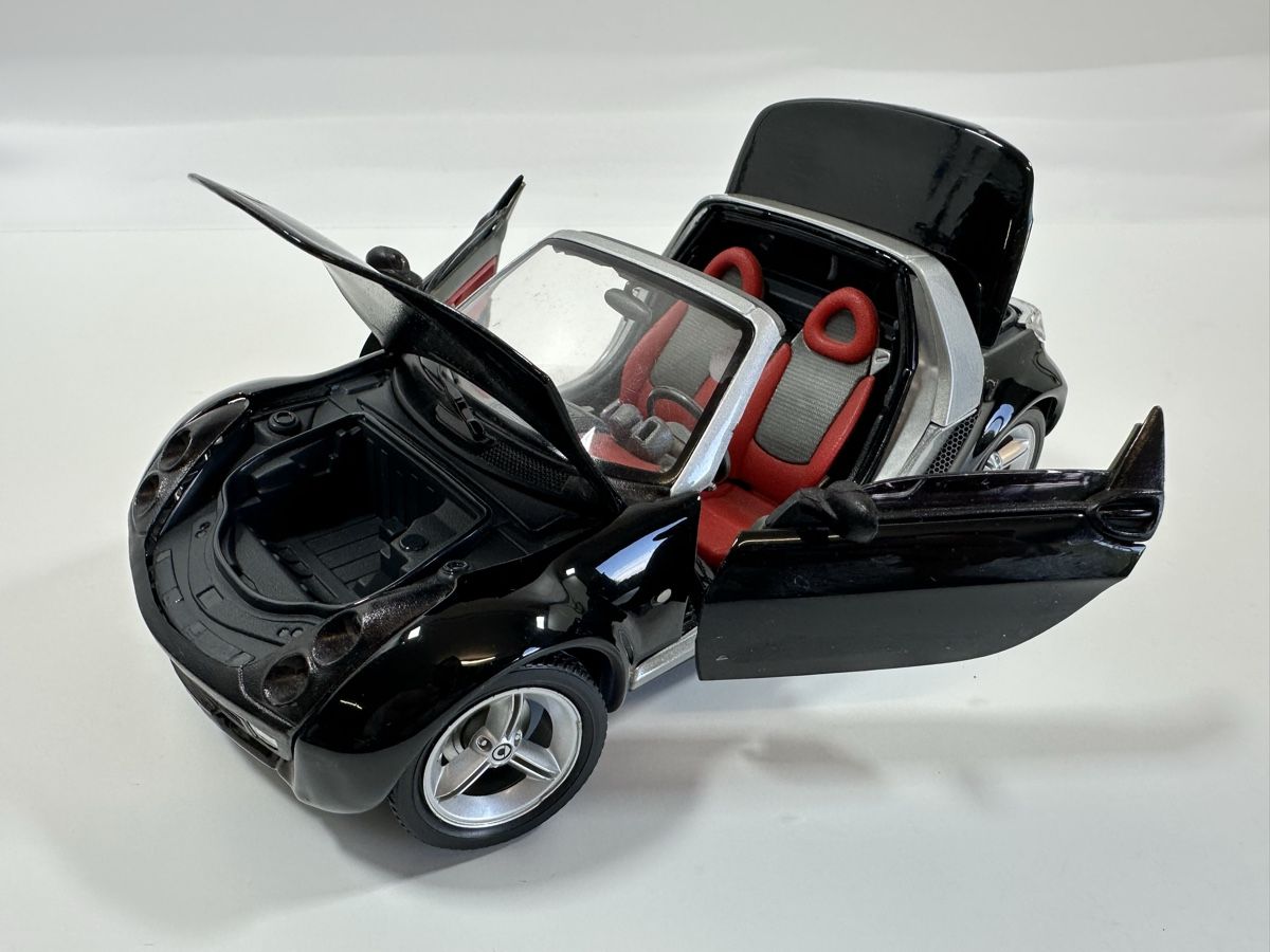Bburago Modellautos: Smart Roadster 1:18, schwarz, BBURAGO – Gebraucht aus Zofingen von rf9_x2xt 8
