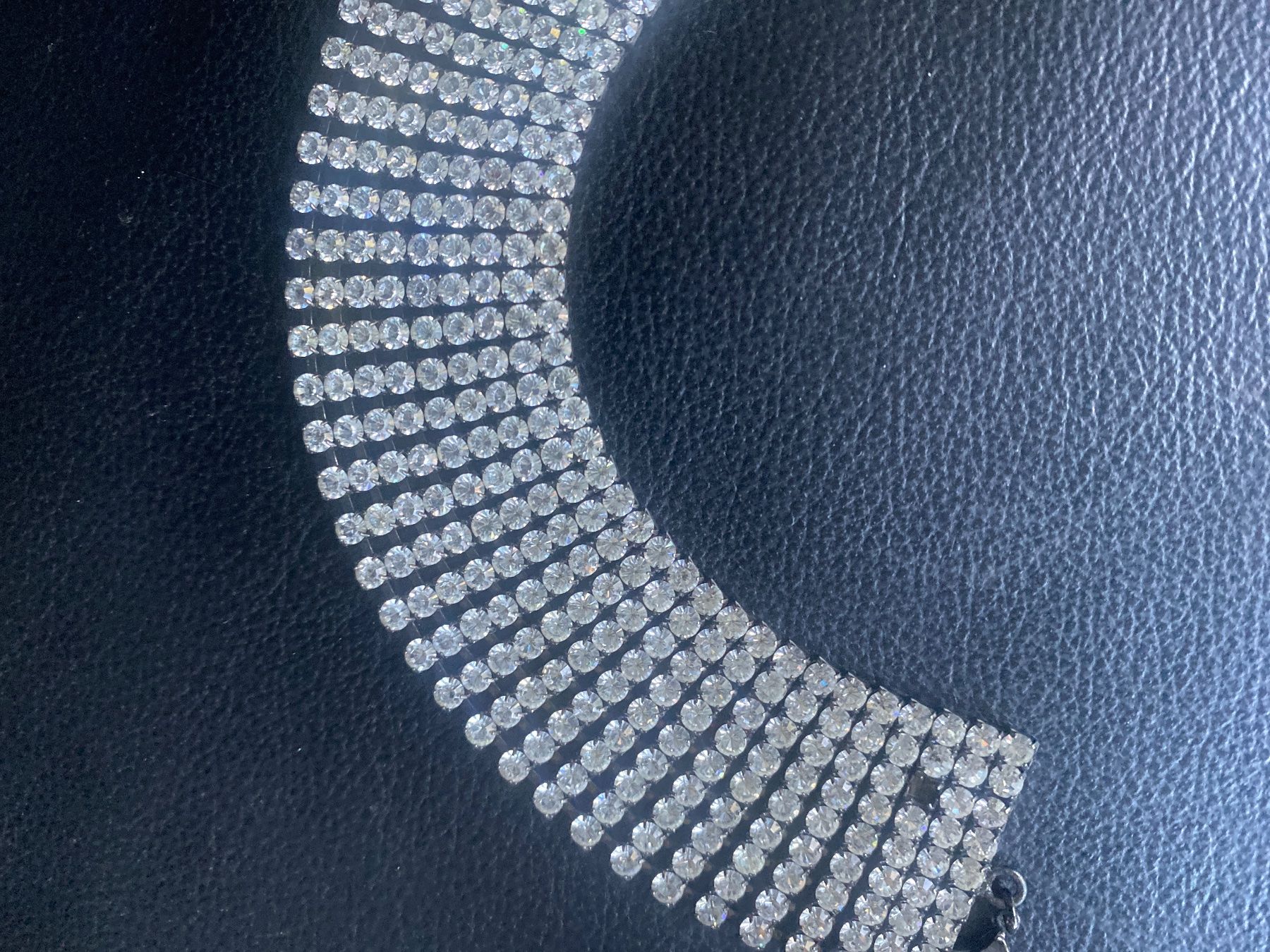 Catenine: Collier strass noir et argenté Rania Kinge – Usato da Geneve venduto da pat_p76n 3