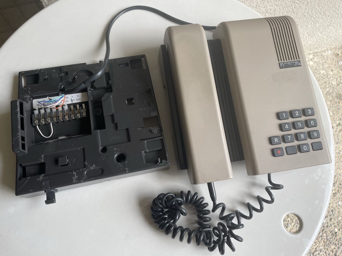 Swisscom Telefone: Telefon Tritel Davos – Defekt aus Zürich von haeschesnonid 1