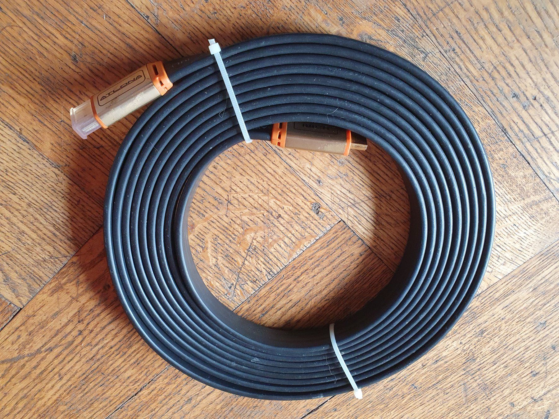 Kabel: Atlona HMDI Kabel 5m, flach – Gebraucht aus Genève von Kuttel