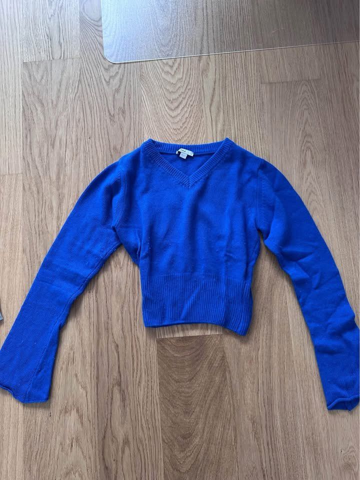 Pulls & Sweat-shirts: Subdued Cropped Pullover blau Damen Gr. M – D'occasion à Zürich par beatricebianchi 1