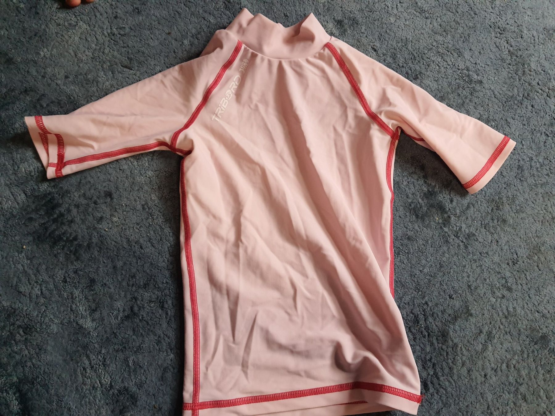 Badekleider & Bikinis: T-Shirt de bain taille 114-121 – Gebraucht aus Montmollin von islachat