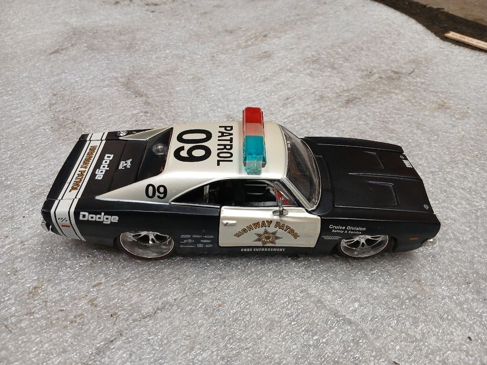 Motormax 1/24 Dodge Charger Police Car LIGHTS & SOUNDS White Black 79532 79533 e