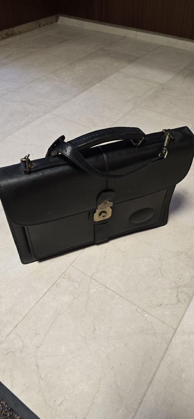 Valigie & Borse: Mallette cuir noir 3 compartiments bon état avec anse – Usato da Martigny venduto da pivert03