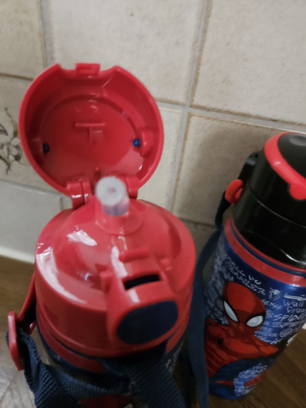 Borracce & Thermos: 2 Spiderman Kinder Thermoflaschen – Nuovo (secondo la descrizione) da Härkingen venduto da er_ha62 2