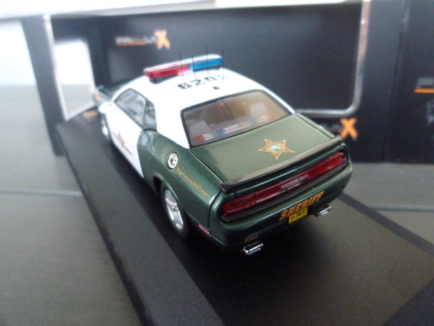 Modellini d'auto: Dodge Challenger R/T  (Sheriff 2009) – Nuovo e nell'imballaggio originale da Flawil venduto da Imperiosud 3