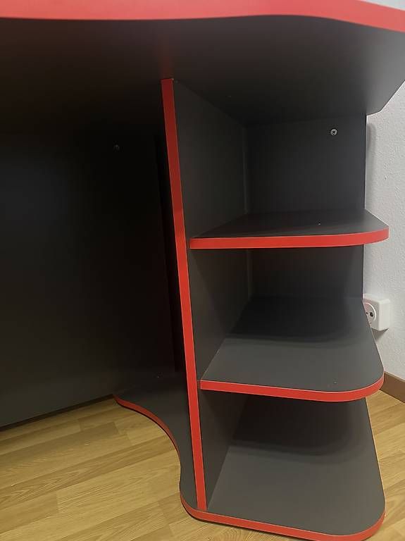 Bureaux: Gamingtisch/ Schreibtisch  – D'occasion à Winterthur par luk_6nq2 1