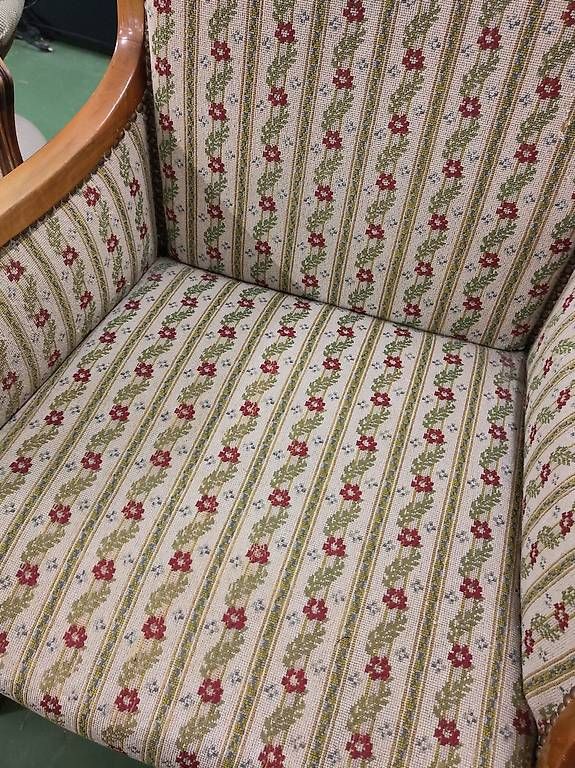 Sessel: Antike Sessel - Set rote Blumenmuster – Gebraucht aus Pratteln von Cartonsducoeur_bl 7