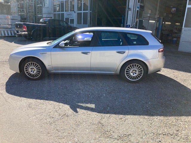 Alfa Romeo Automobili: Alfa Romeo 159 SW 2.4 JTD 20V – Usato da Frauenkappelen venduto da Autohaus-Bern 3