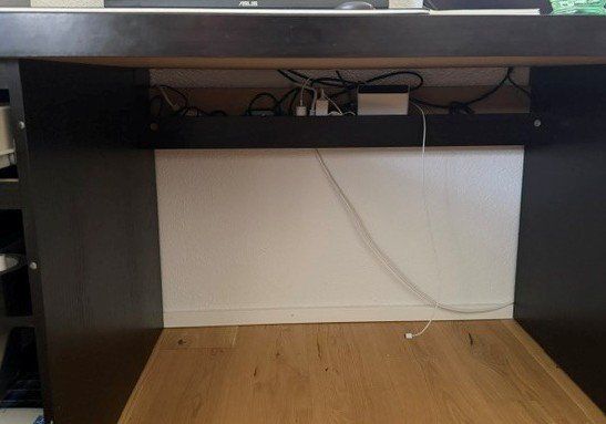 Scrivanie: Schreibtisch 140x65 IKEA Malm Schwarz – Usato da Altishausen venduto da hpm_r57k 2