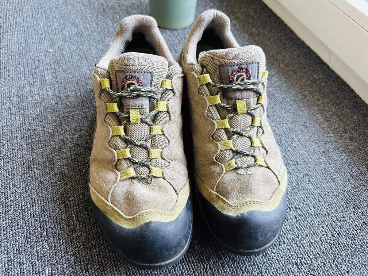 Scarpa Scarpe da donna: Scarpa femme taille 39 gris – Usato da Bulle venduto da LeMoleson 1