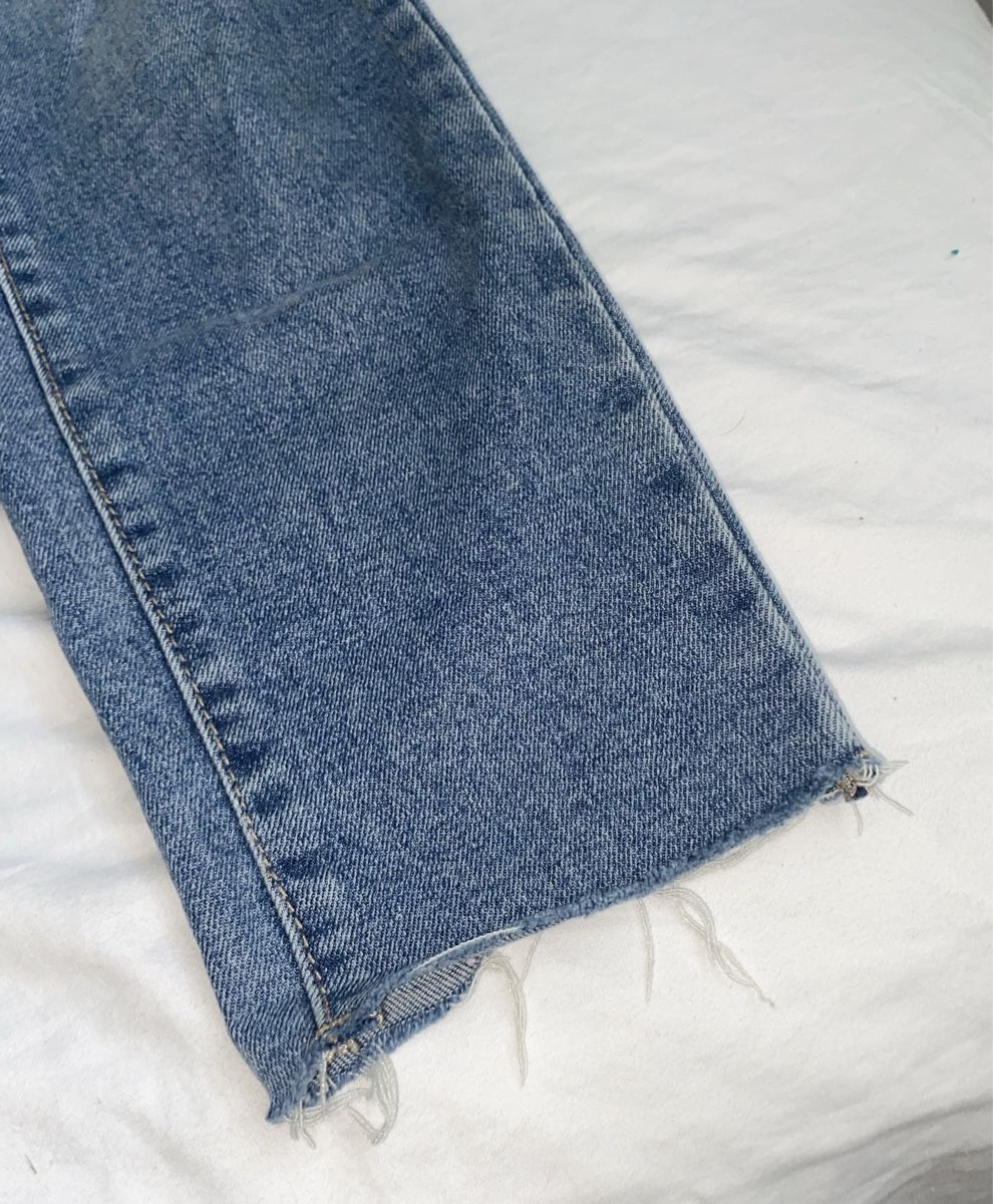 Jeans: Blaue Jeans mit Löchern – Usato da Bülach venduto da reaos 1
