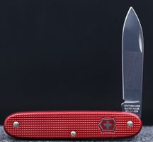 Victorinox Solo Red VSMG Chiroswiss Black Shield LE 25 2023