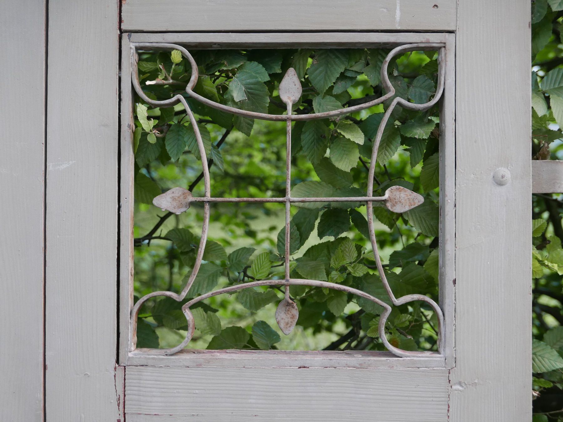 Porte: ANTIKE FENSTERLADEN MIT GITTER JUGENDSTIL – Usato da Balgach venduto da Zwischenraum 2
