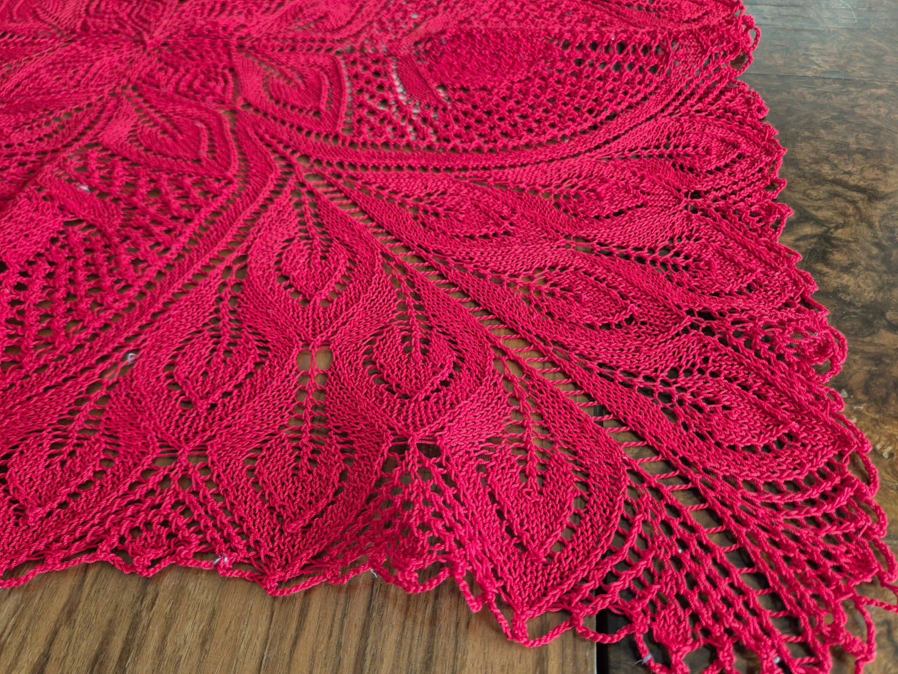 Autre linge de table: Rote, gestrickte Tischdecke,Top! – D'occasion à Bern par aronari 2