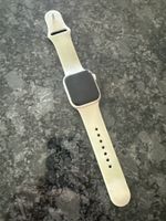Apple Watch Series 7 Aluminium GPS 45mm Weiss