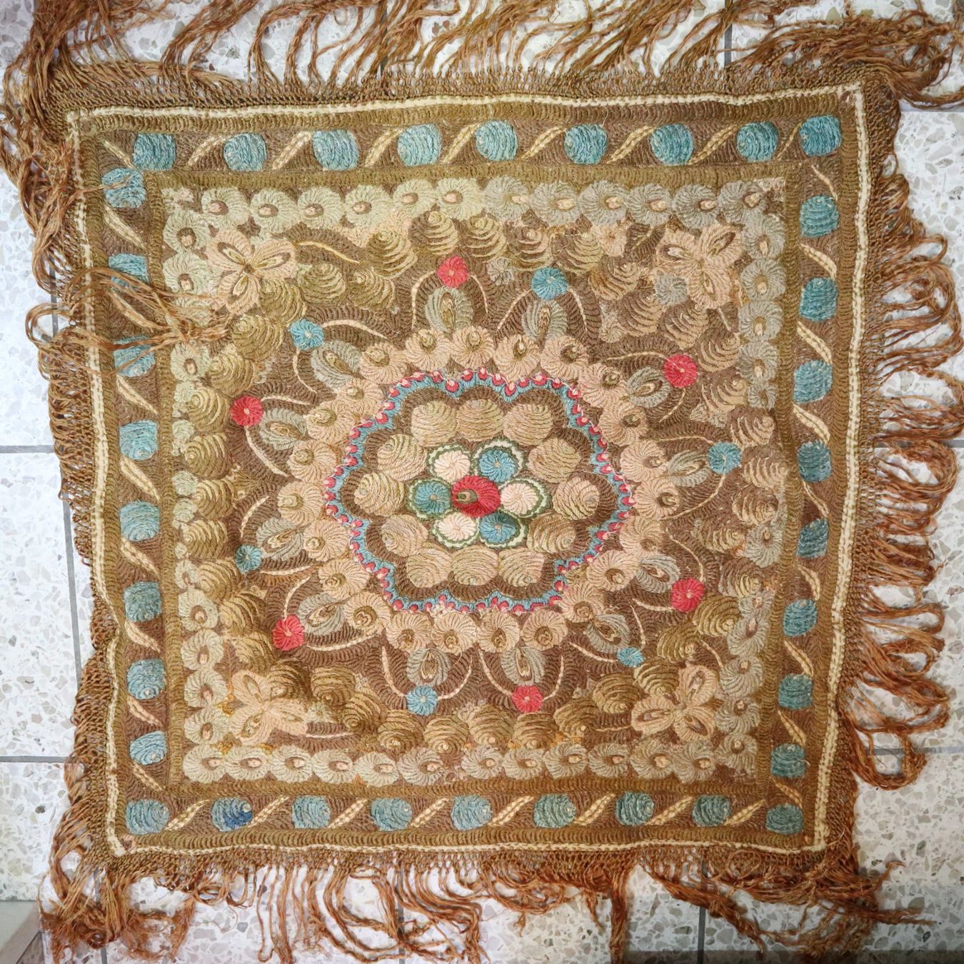 Sonstige Tischwäsche: Vintage Tischdecke mit Fransen – Gebraucht aus Eschenbach SG von Astalavista