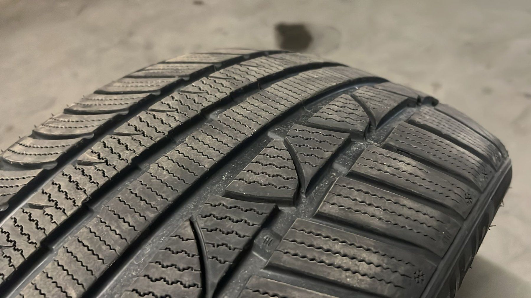 Pneumatici & Ruote complete: Winterpneu 275/40R20 – Usato da Bilten venduto da Porsche037 2