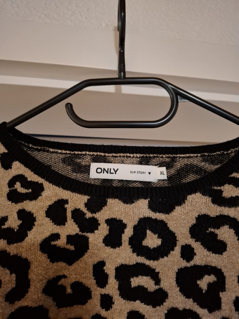 Only Maglioni & Felpe: ONLY Pullover mit Leo-Muster, Grösse XL – Nuovo (secondo la descrizione) da Lütisburg venduto da amerika123 2