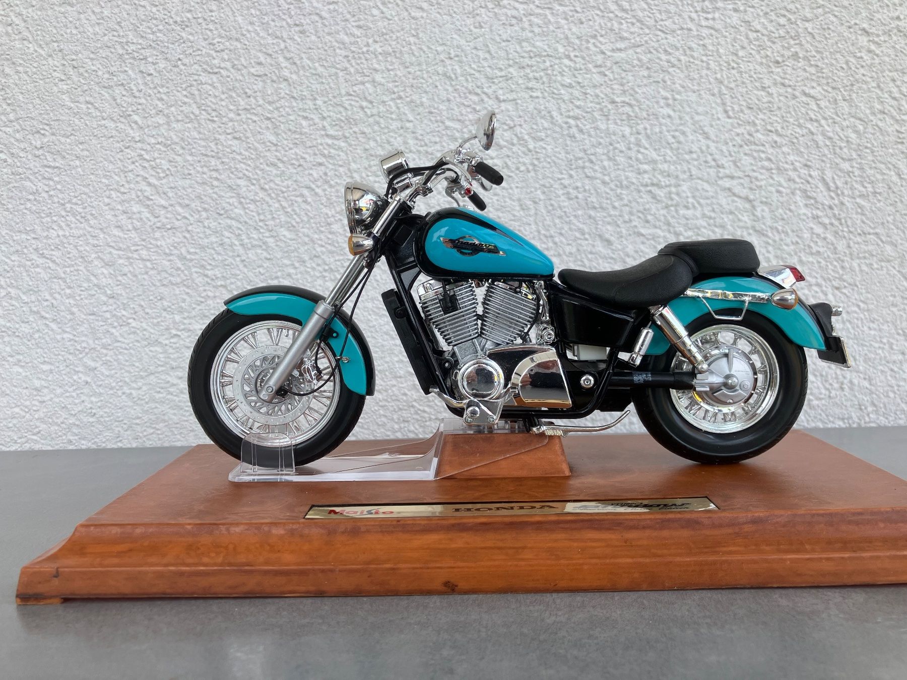 Maisto Modellbausätze & Standmodelle: Moto Honda Shadow VT1100C2 – Gebraucht aus Delémont von claudi57