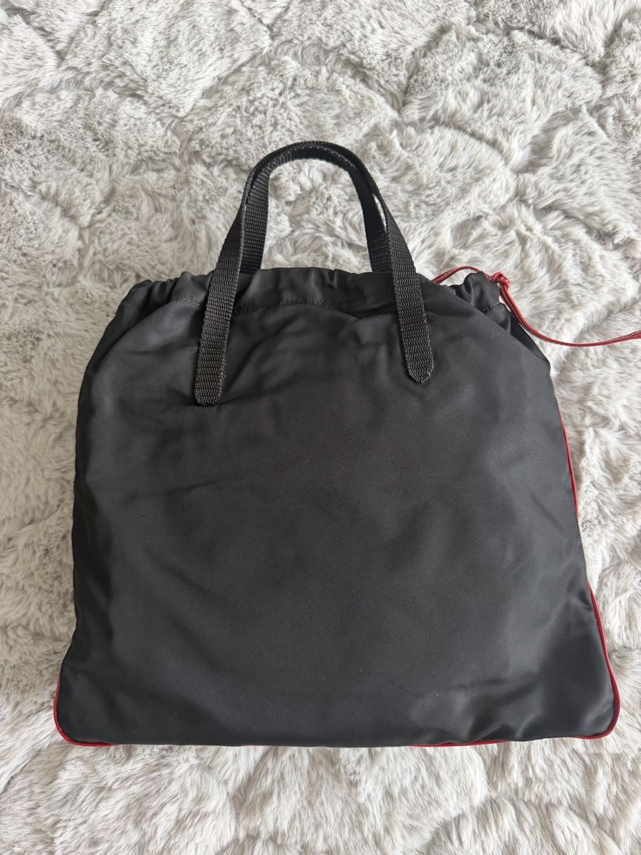 Prada Taschen: Prada Tasche schwarz Nylon Top Zustand – Neu (gemäss Beschreibung) aus Herzogenbuchsee von closetflip 1