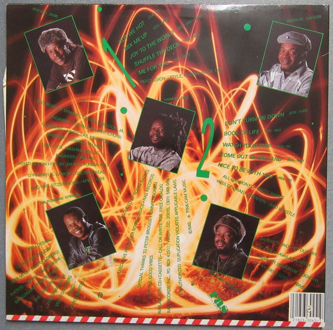 Dischi in vinile: Roots Radics - Hot we hot - LP ab CHF 4.00 – Usato da Auenstein venduto da Padabimbim 1