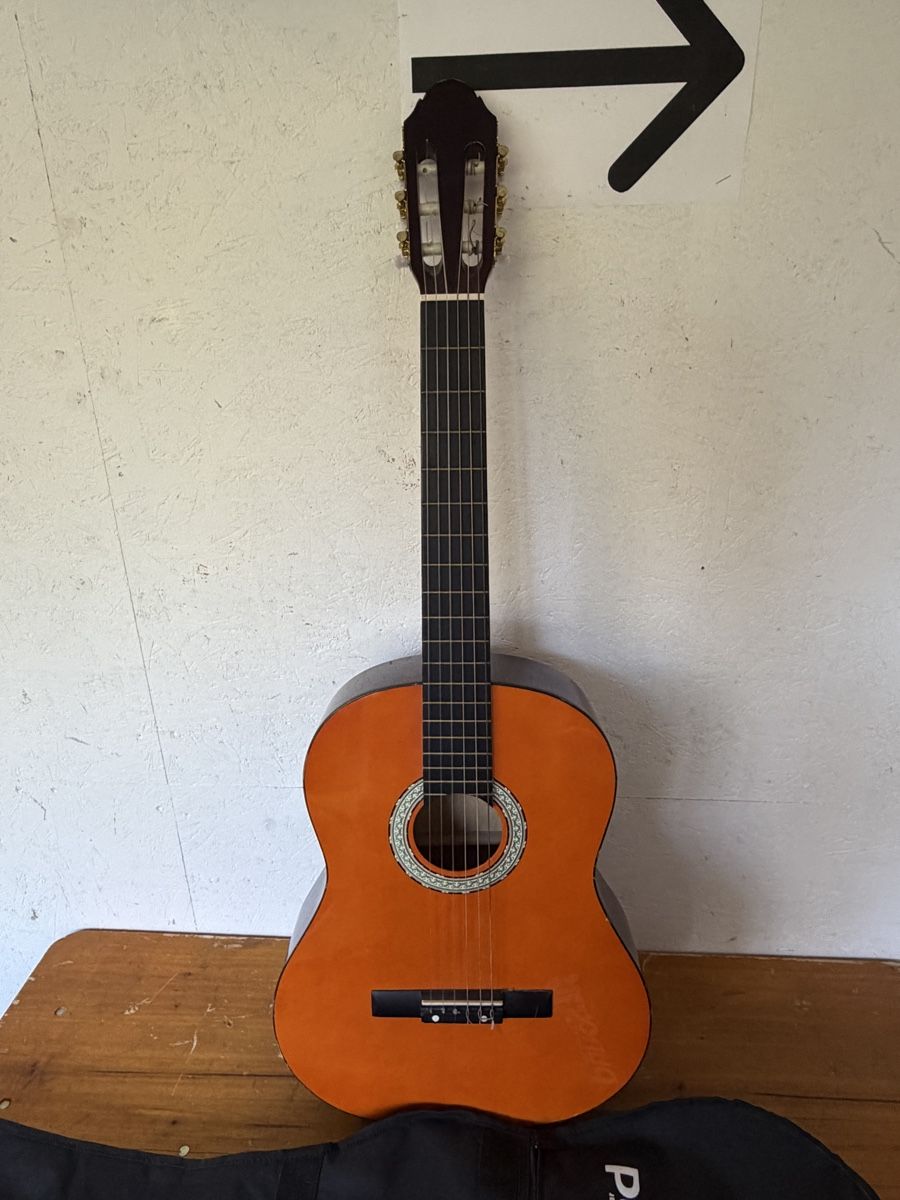 Strumenti musicali: Konzertgitarre mit Tasche – Usato da Gurmels venduto da SwissShop21 1