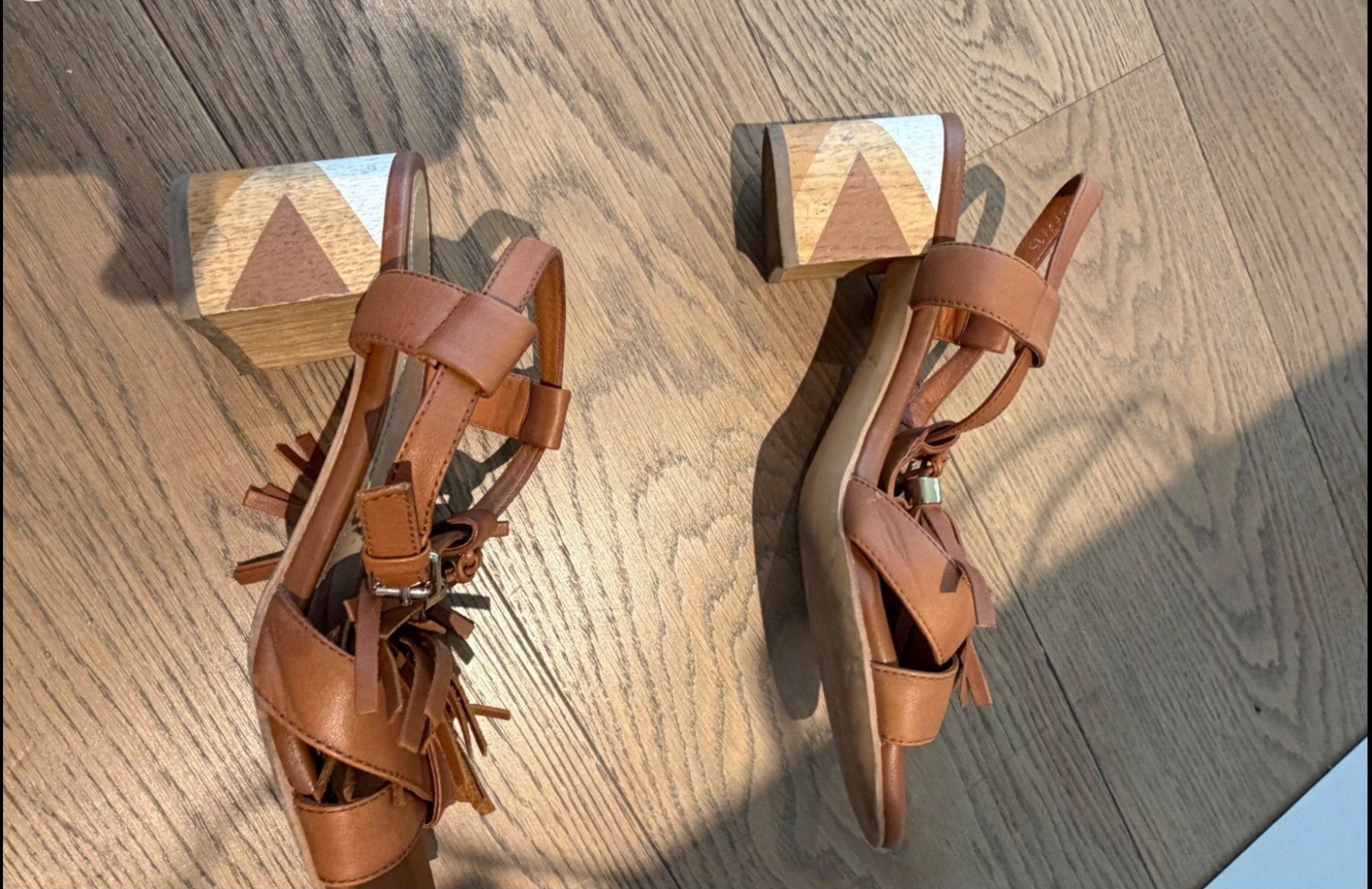 Scarpe da donna: Sommersandaletten leder mit Zottel – Usato da Dübendorf venduto da NissanCC 1