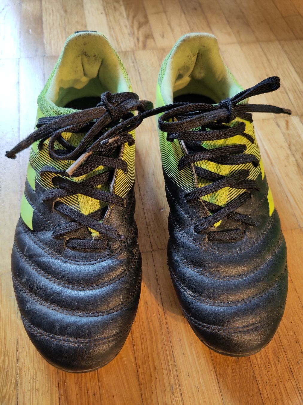 Adidas Schuhe für Jungen: Fussballschuhe Adidas Copa, Grösse 34 – Gebraucht aus Biel/Bienne von tschaggelari