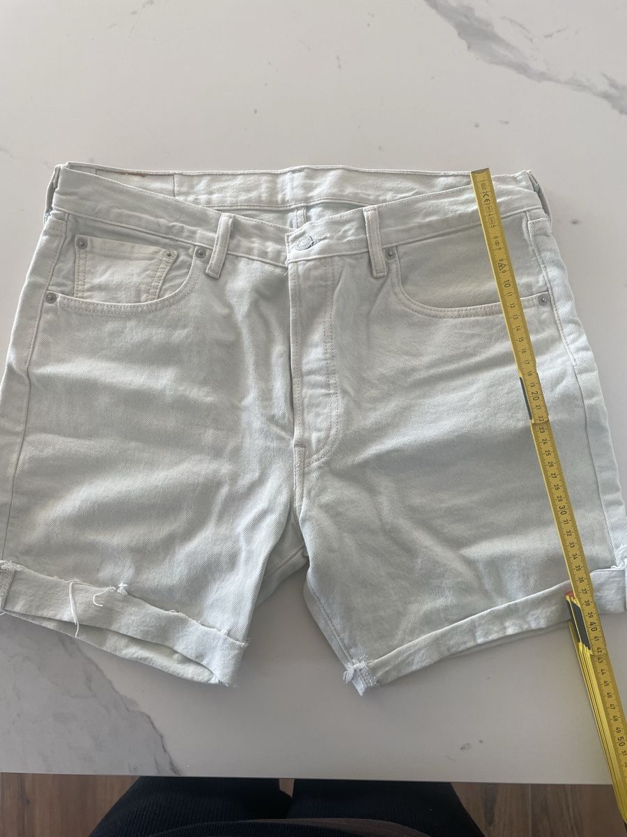 Levi's Jeans: Coole Levi's Damen Shorts – Usato da Opfikon venduto da janineschlosser