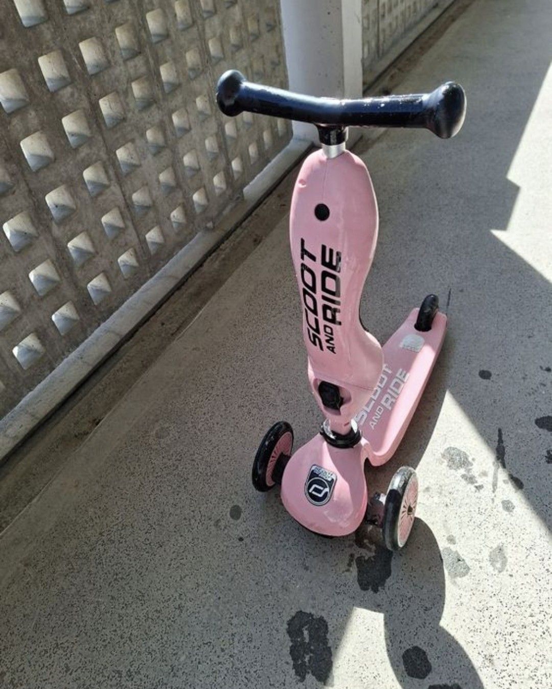 Kickboard: Pink SCOOT AND RIDE Roller, 2-in-1 function, – Usato da Arbon venduto da stkur