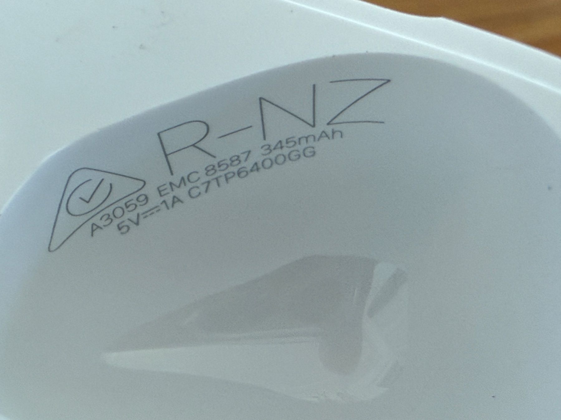 Apple Cuffie: APPLE AirPods 4 Charging Case ANC – Usato da Lausanne venduto da Nine1982 3