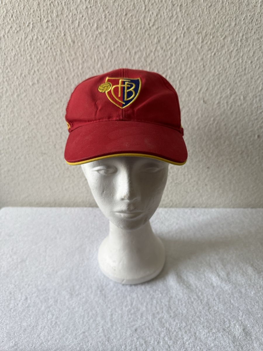 Autres vêtements & accessoires: Fc Basel Chäppli – D'occasion à Lenzburg par Meister_k