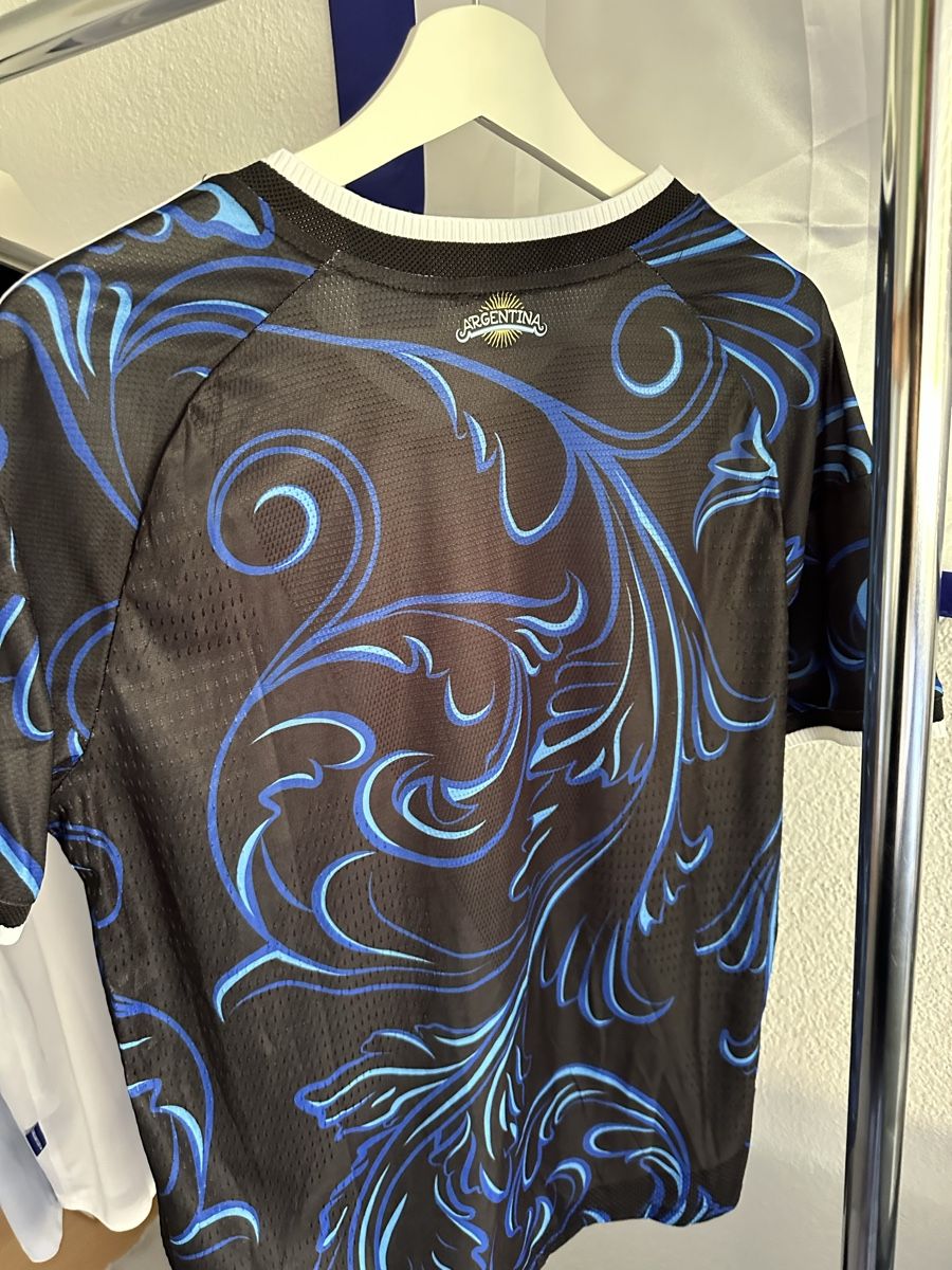 Adidas Canottiere & Pantaloni: Argentinien Away Trikot Spielerversion Grösse L – Nuovo (secondo la descrizione) da Kehrsatz venduto da shabirrezai27 2