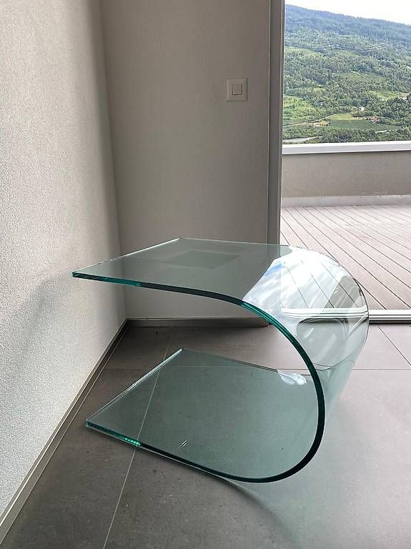 Tables: Table appoint verre courbé  – D'occasion à Conthey par crittin1 2